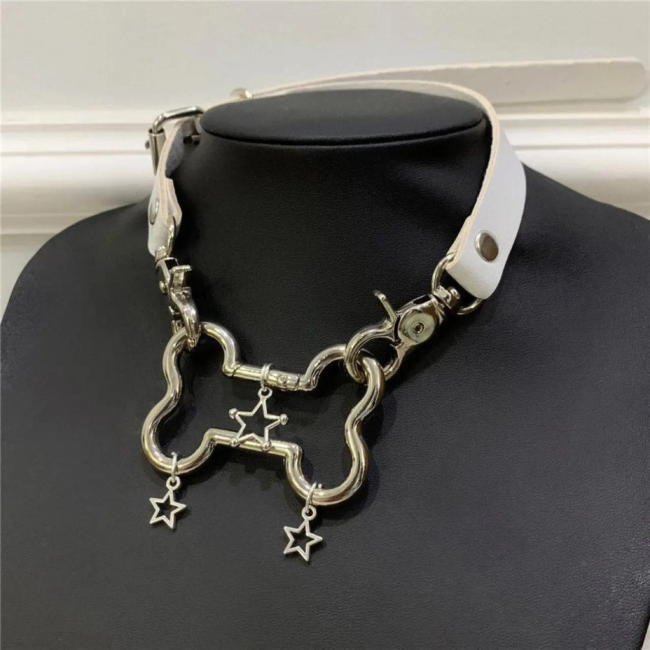 Black Goth Pentagram Rivet Choker