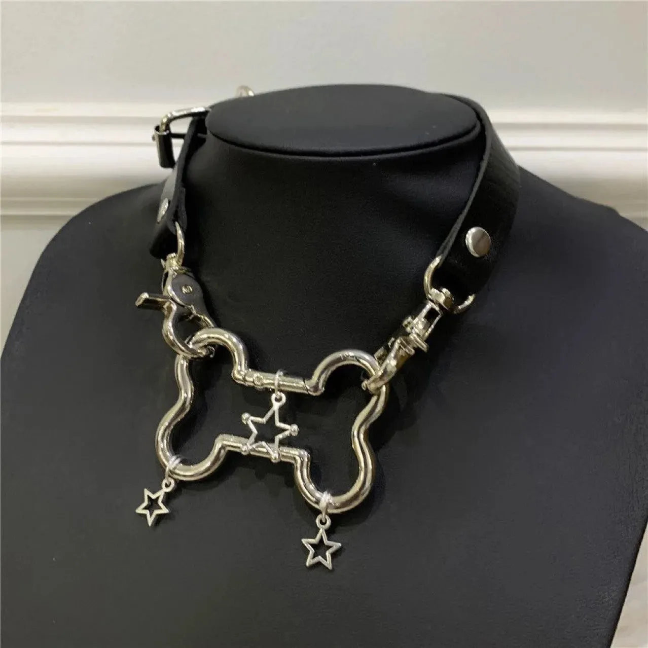 Black Goth Pentagram Rivet Choker