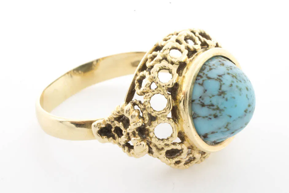 Cabochon turquoise ring in 14 carat yellow gold