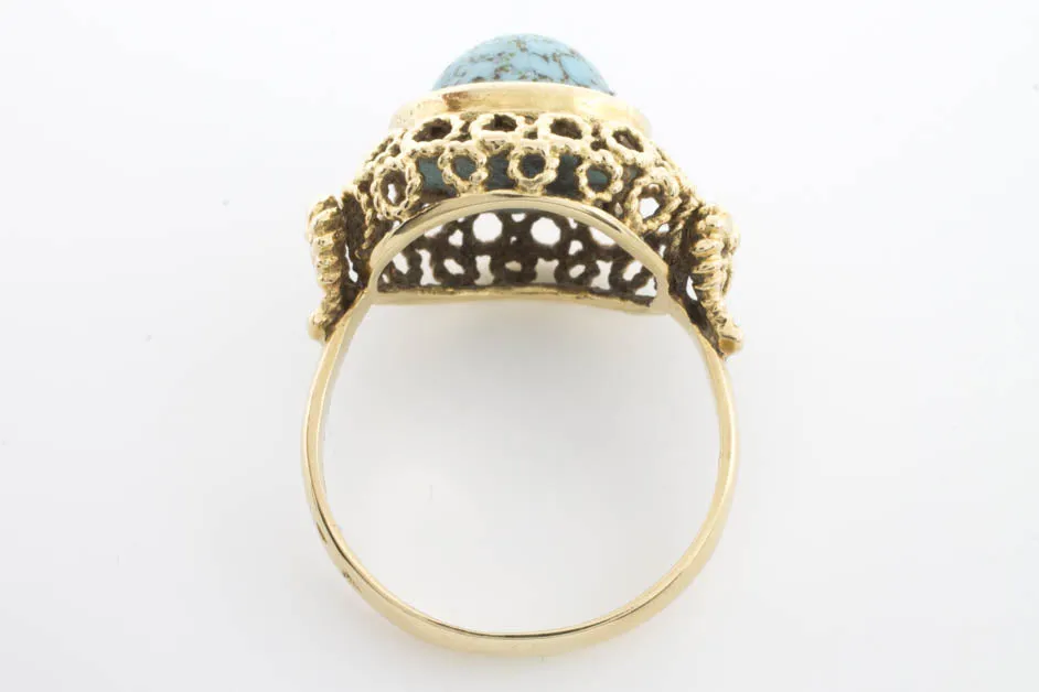 Cabochon turquoise ring in 14 carat yellow gold