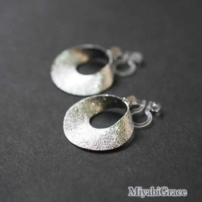 Dangle  Metallic Twisted Open Circle Invisible Clip On Earrings