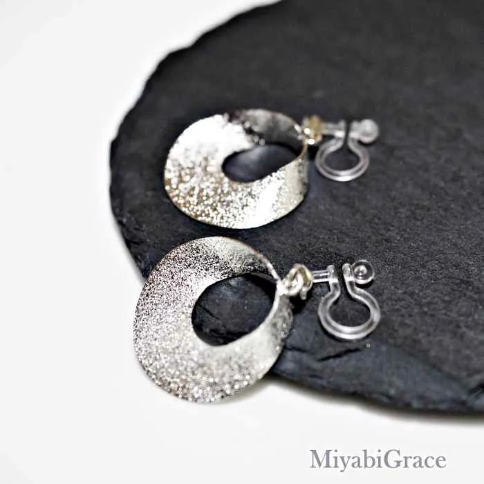 Dangle  Metallic Twisted Open Circle Invisible Clip On Earrings