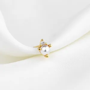 Delicate Sparkling Pearl Stud