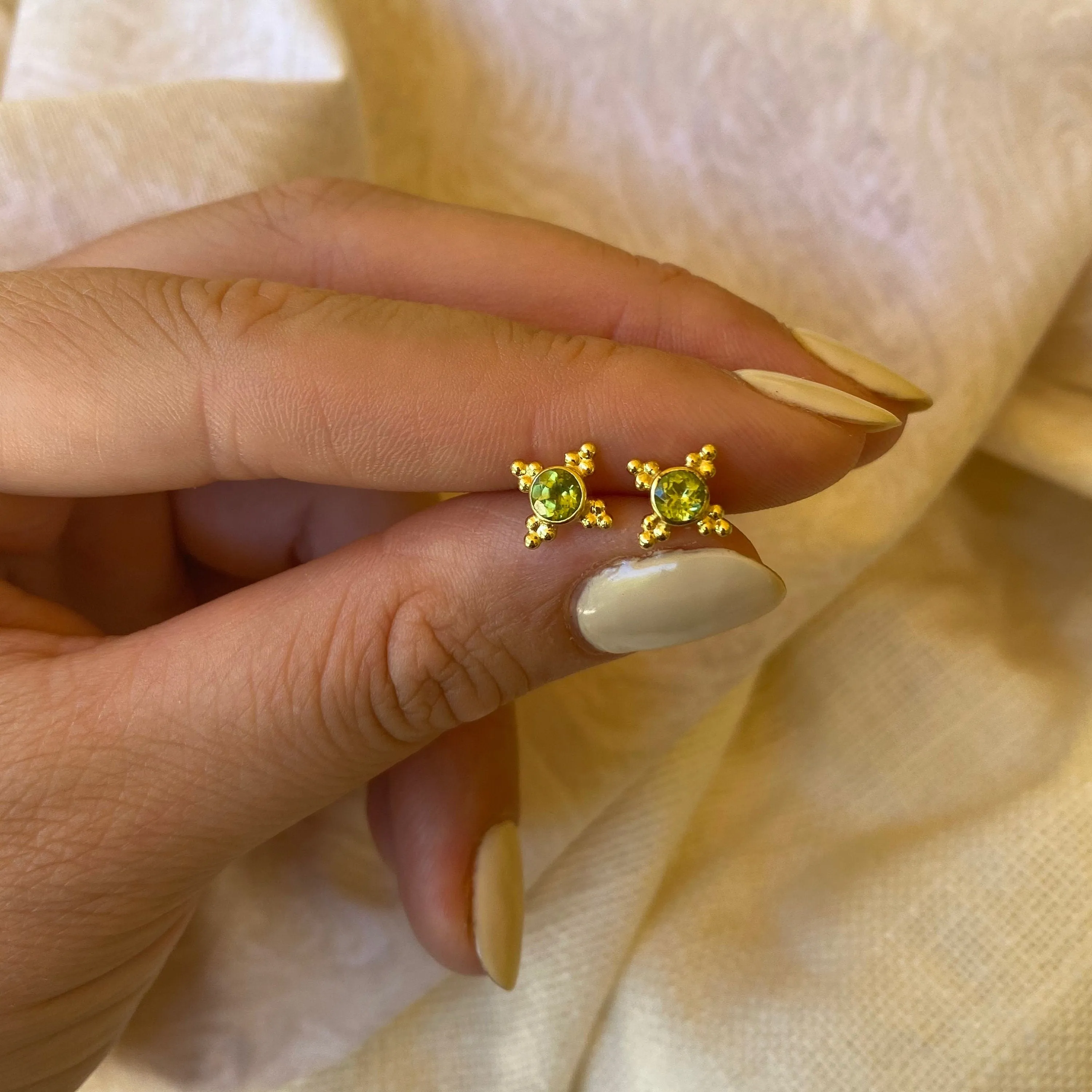 Ivy 14K Gold Peridot Stud Earrings