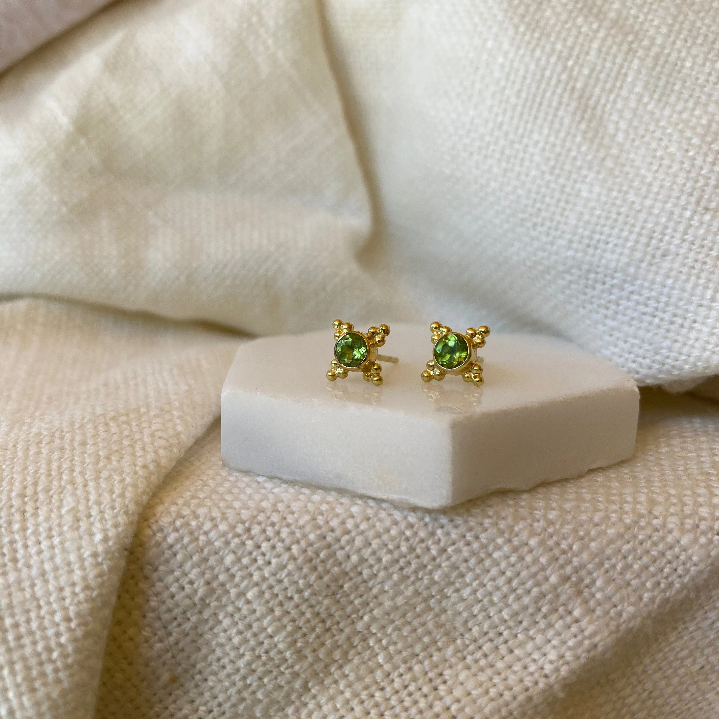 Ivy 14K Gold Peridot Stud Earrings