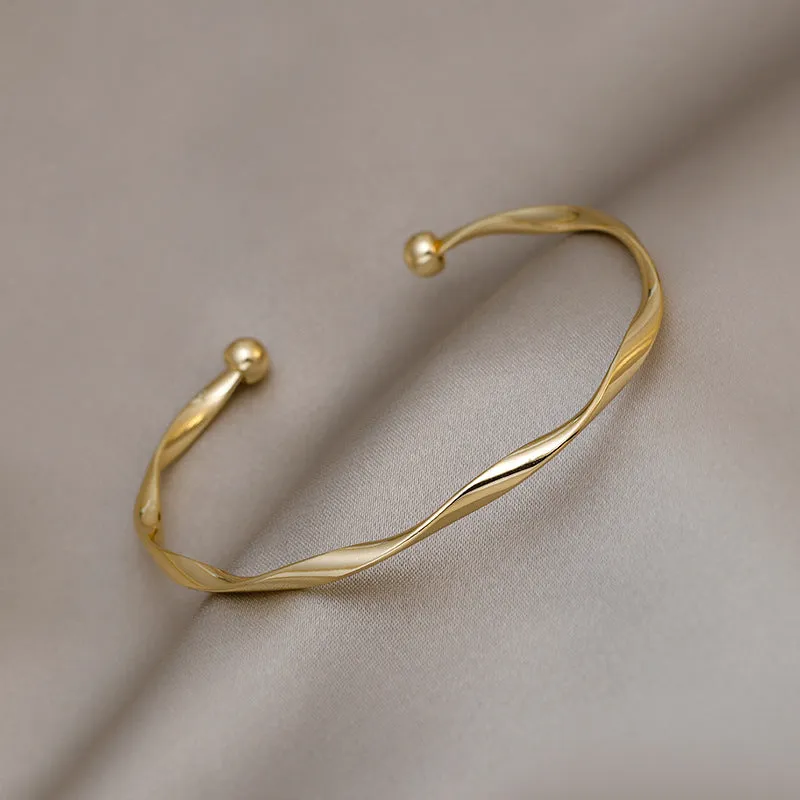 Minimalist Twist Gold-tone Alloy Bracelet