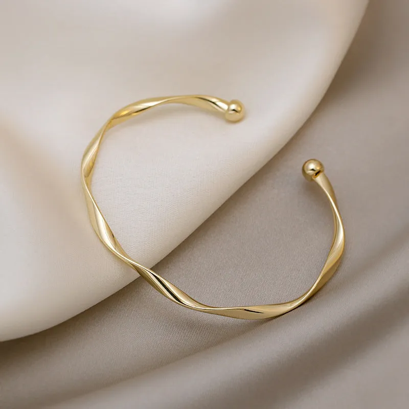 Minimalist Twist Gold-tone Alloy Bracelet