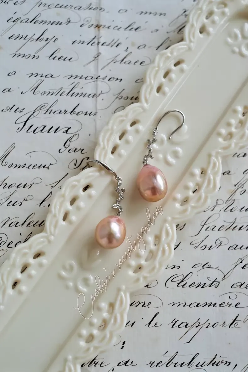 【Monet Garden Collection】 Handmade Peach Melody Baroque Pearl Earrings