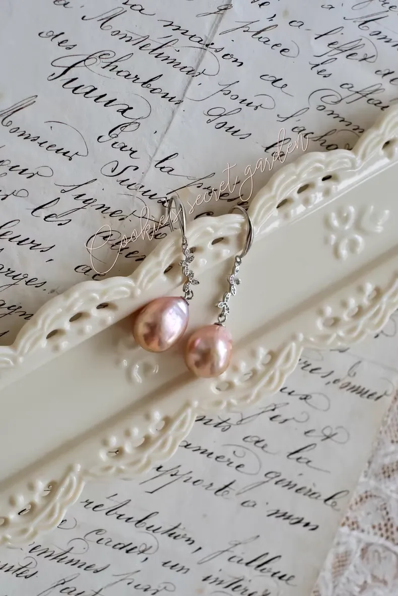 【Monet Garden Collection】 Handmade Peach Melody Baroque Pearl Earrings