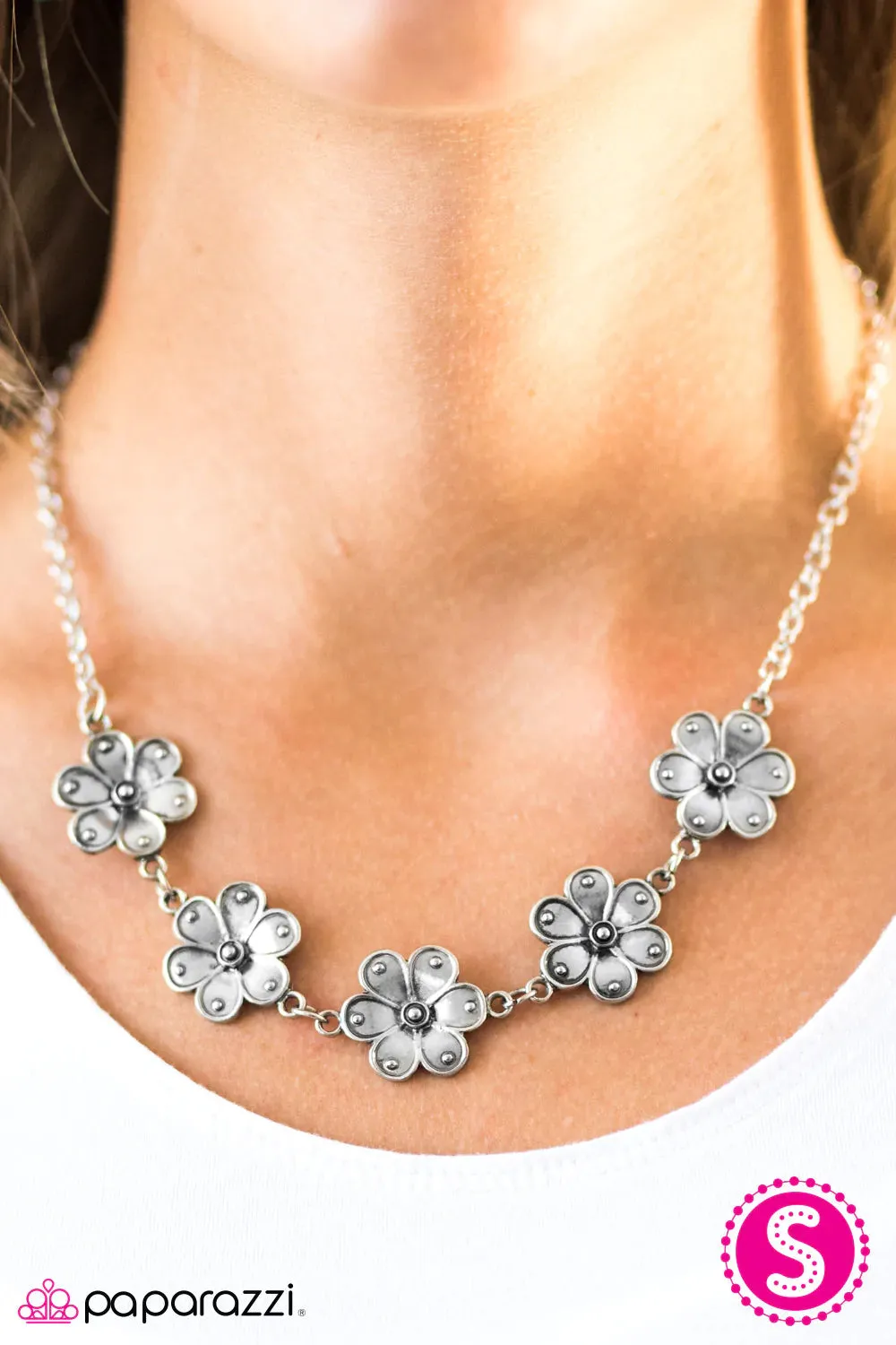 Paparazzi Necklace ~ The Earth Laughs In Flowers - Silver