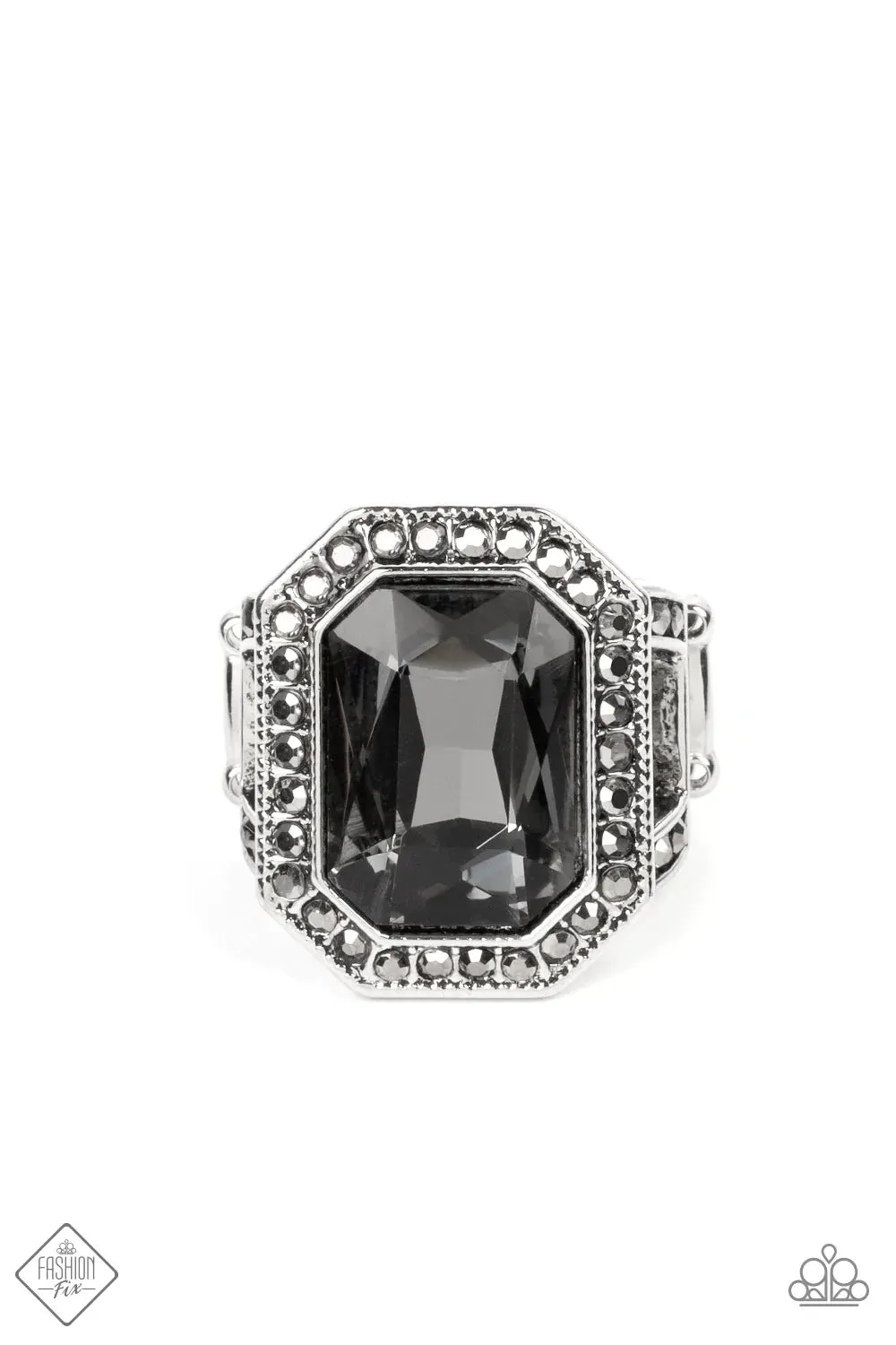 Paparazzi Ring ~ A Royal Welcome - Silver